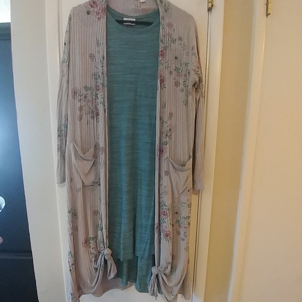 LULAROE SARAH/CARLY OUTFIT